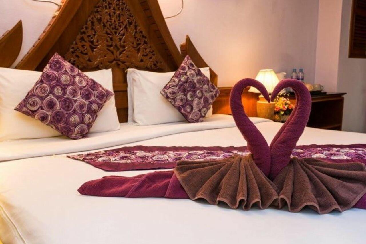 Patong Beach Bed And Breakfast Eksteriør billede