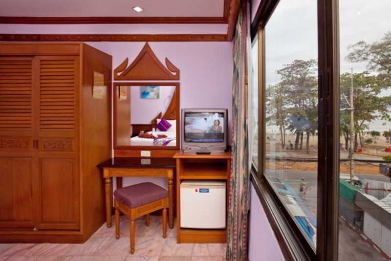 Patong Beach Bed And Breakfast Eksteriør billede