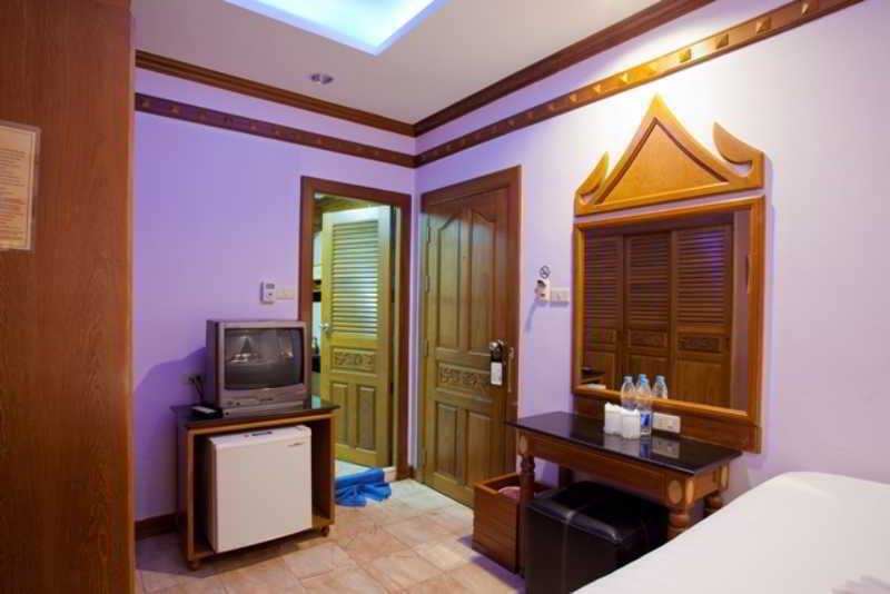Patong Beach Bed And Breakfast Eksteriør billede