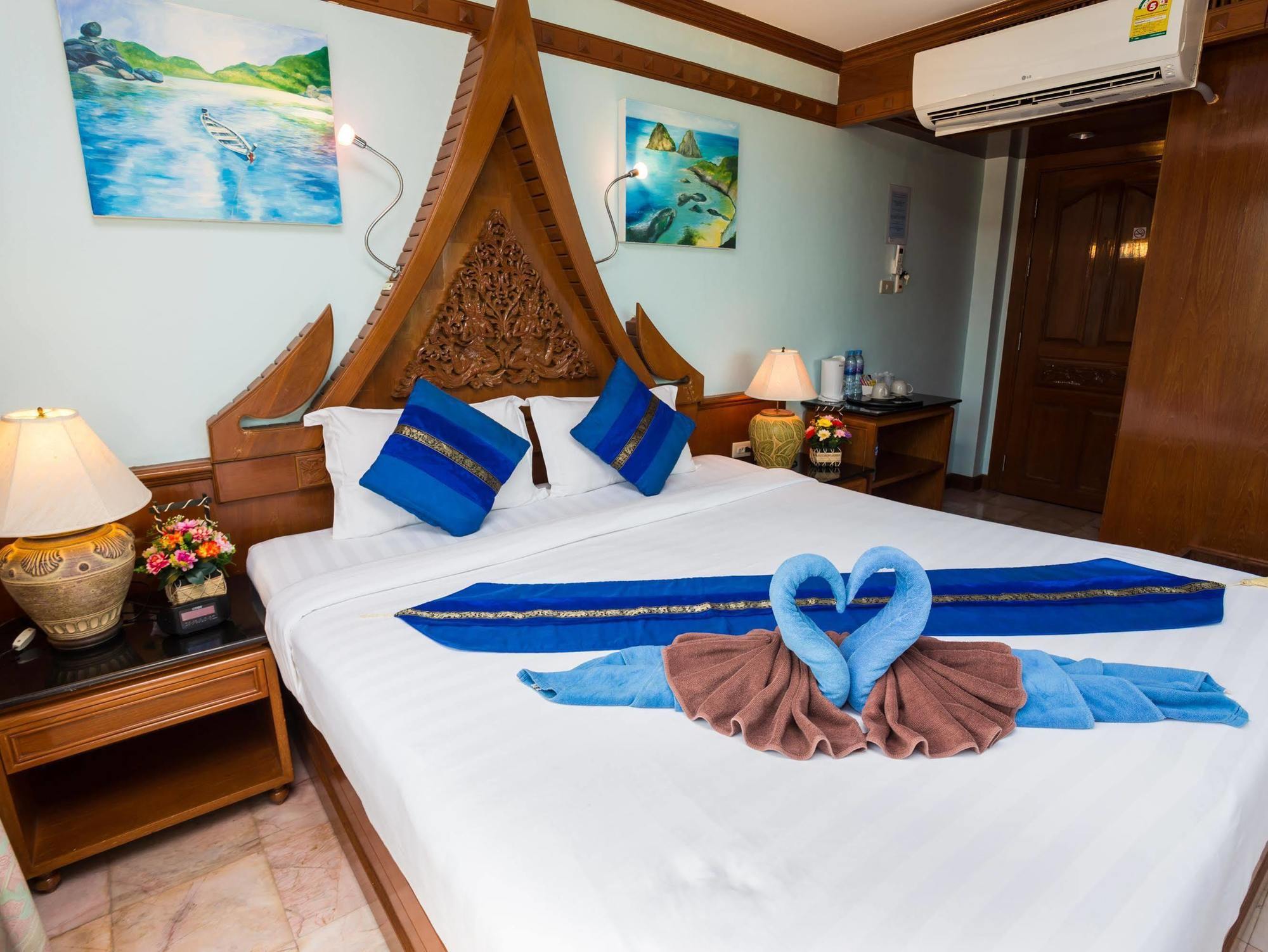 Patong Beach Bed And Breakfast Eksteriør billede