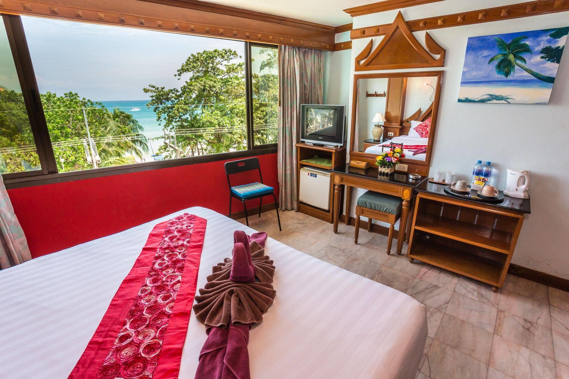 Patong Beach Bed And Breakfast Eksteriør billede